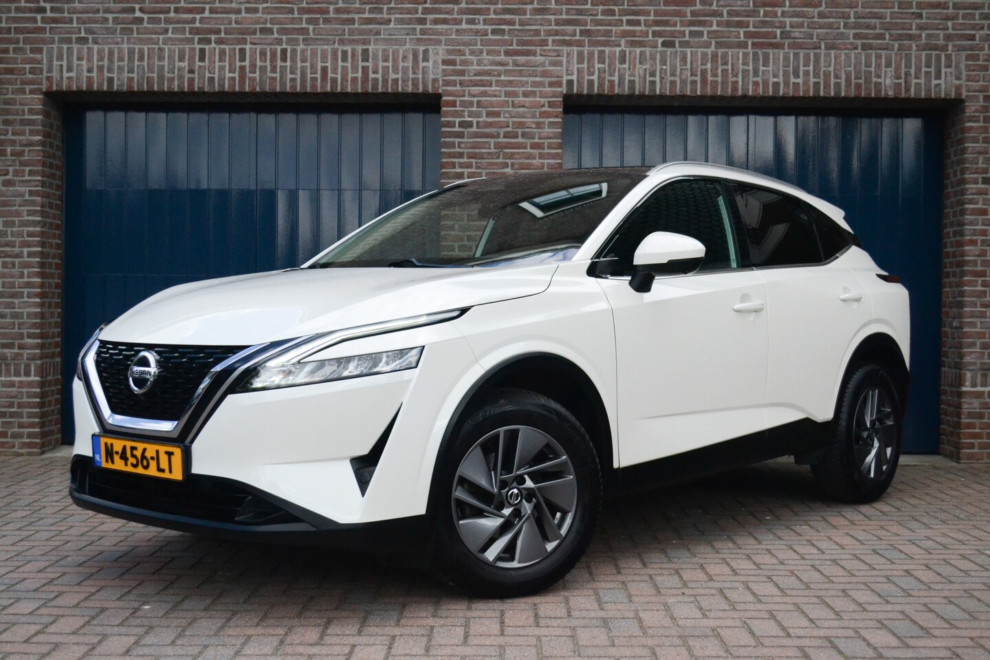 Nissan Qashqai - 1.3 MHEV Acenta | Camera | Panoramadak | Parelmoer | Keyless - AutoWereld.nl