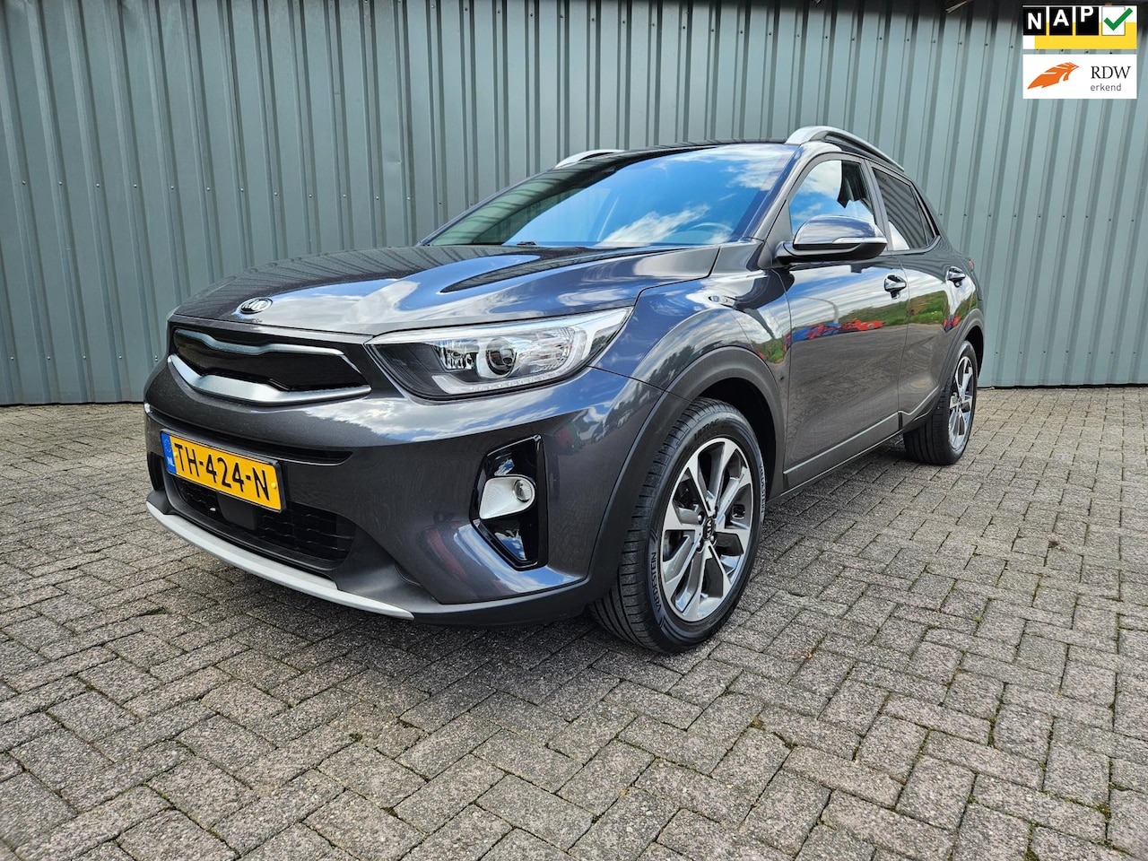 Kia Stonic - 1.0 T-GDi 120Pk DynamicLine Navi Camera Trekhaak - AutoWereld.nl