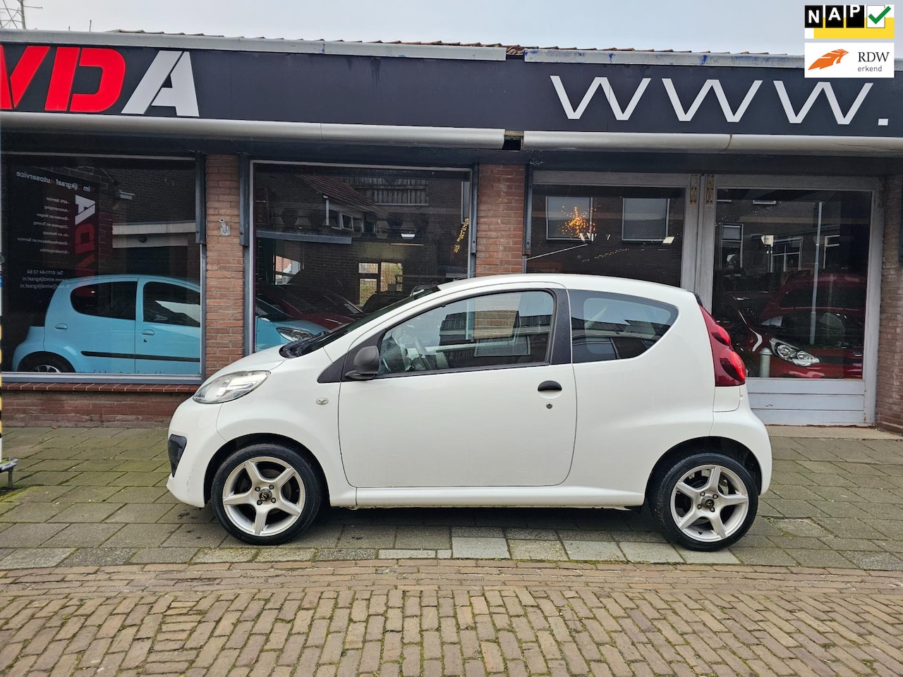 Peugeot 107 - 1.0 Access Accent 43000 KM NAP !! Airco - AutoWereld.nl