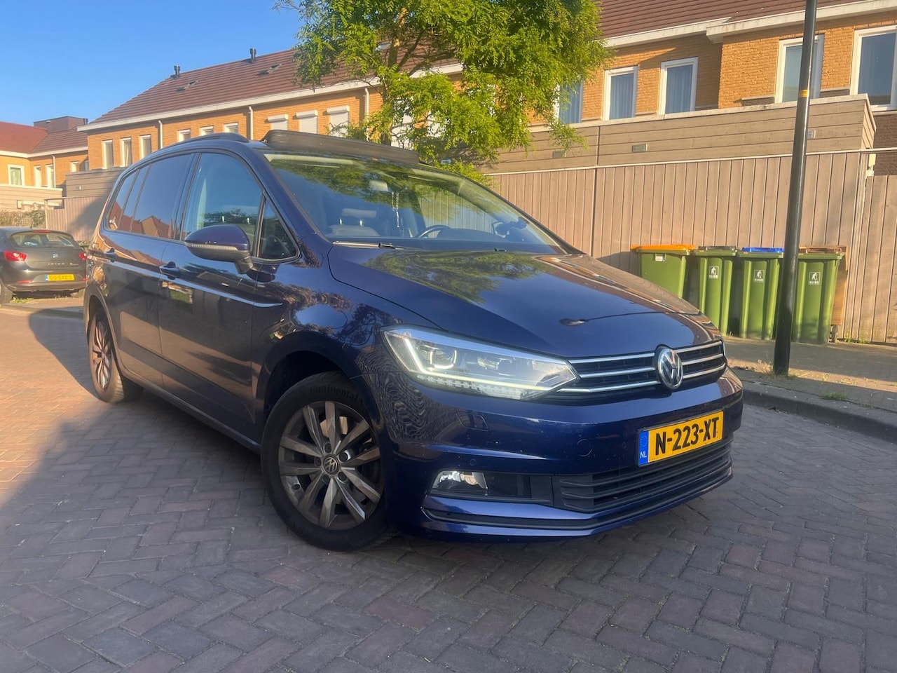 Volkswagen Touran - 1.6 TDI SCR Highline Edition R 7p 1.6 TDI SCR Highline Edition R 7p *Voll* - AutoWereld.nl