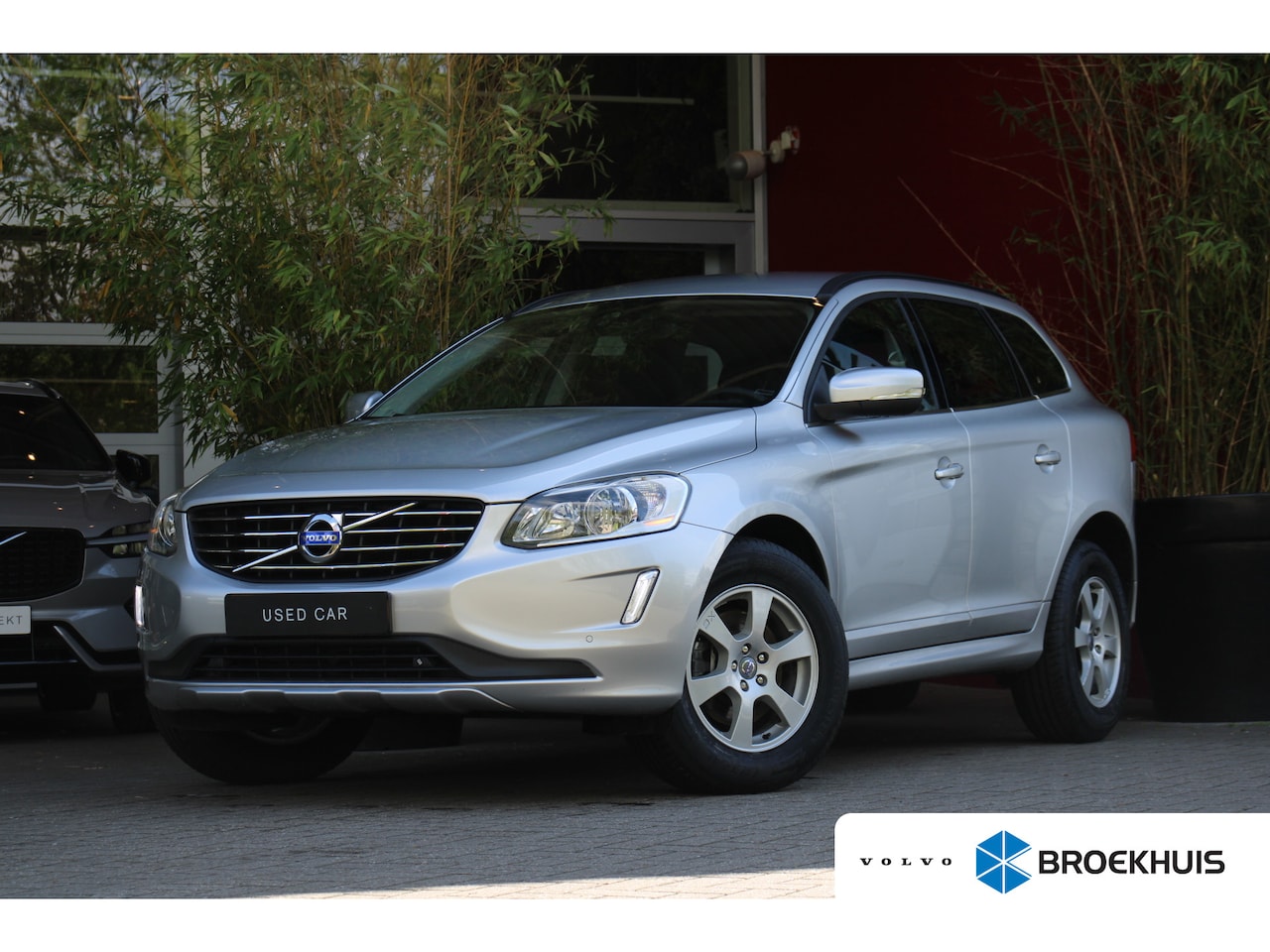 Volvo XC60 - 2.0 T5 FWD Momentum Automaat | 1e Eigenaar | Dealer onderhouden | Trekhaak | Park Assist | - AutoWereld.nl