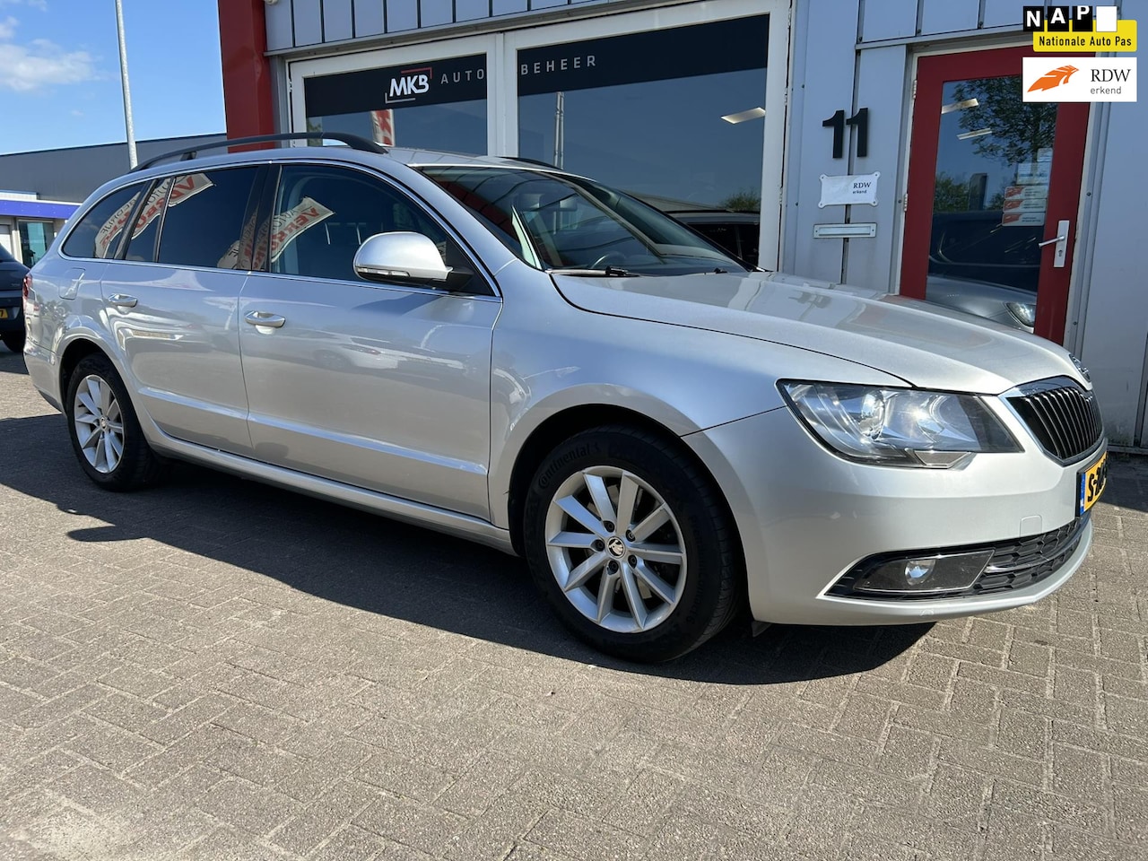 Skoda Superb Combi - 1.8 TSI Active Automaat/Trekhaak - AutoWereld.nl