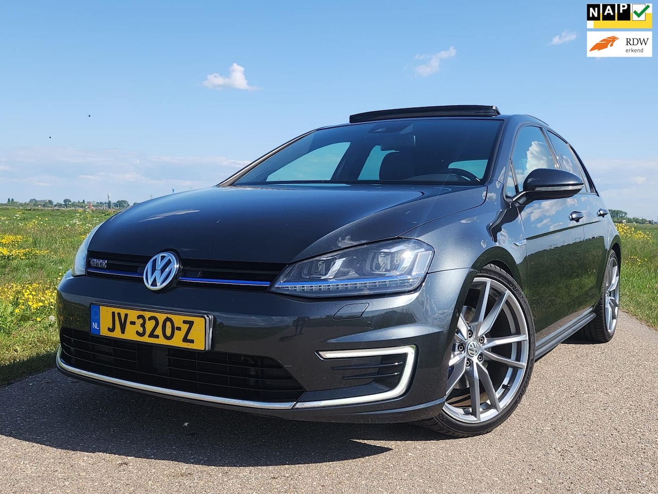 Volkswagen Golf - 1.4 TSI GTE|PANO|LEDER|CAM|295pk - AutoWereld.nl