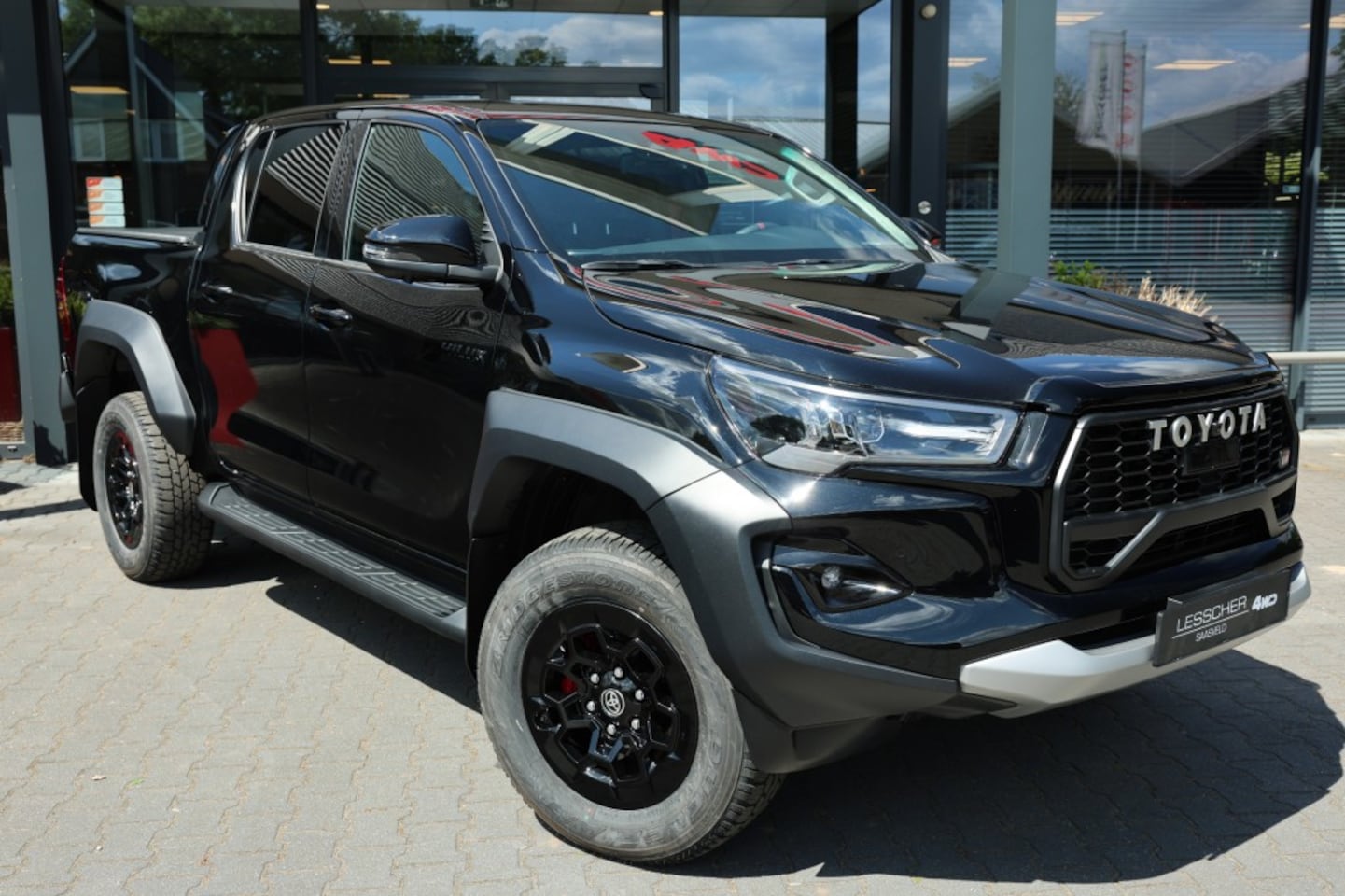 Toyota HiLux - 2.8 D-4D DUBBEL CABIN GR SPORT A/T - AutoWereld.nl