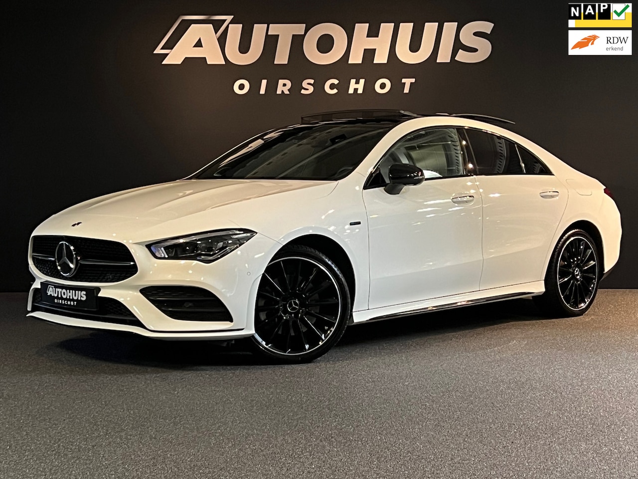 Mercedes-Benz CLA-Klasse - 250 e Premium Plus AMG Night Edition Pano/ Burmester/ Memory seat/ HeadUp/ Sfeerverlichtin - AutoWereld.nl