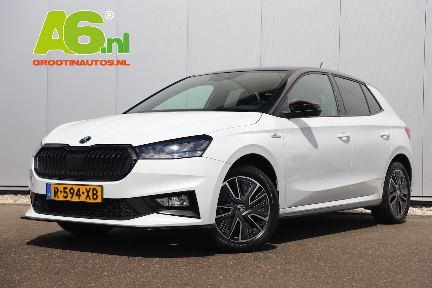 Skoda Fabia - 1.0 TSI Monte Carlo Two Tone Navigatie Carplay Android 16 inch LMV Clima Cruise Parkeersen - AutoWereld.nl