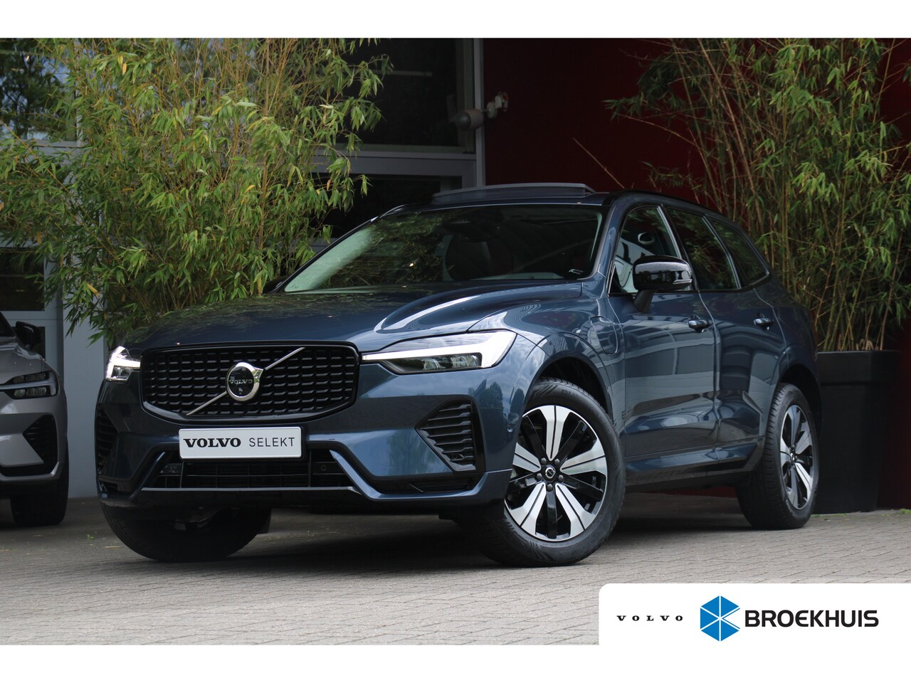 Volvo XC60 - 2.0 T6 Plug-in hybrid AWD Plus Dark | Trekhaak | 360 Camera | Panoramadak | Memory seats - AutoWereld.nl