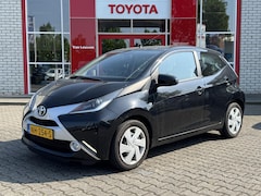 Toyota Aygo X - X-PLAY NL-AUTO 1E-EIG DEALER-OND NAVI BLUETOOTH CAMERA AIRCO 5-DEURS