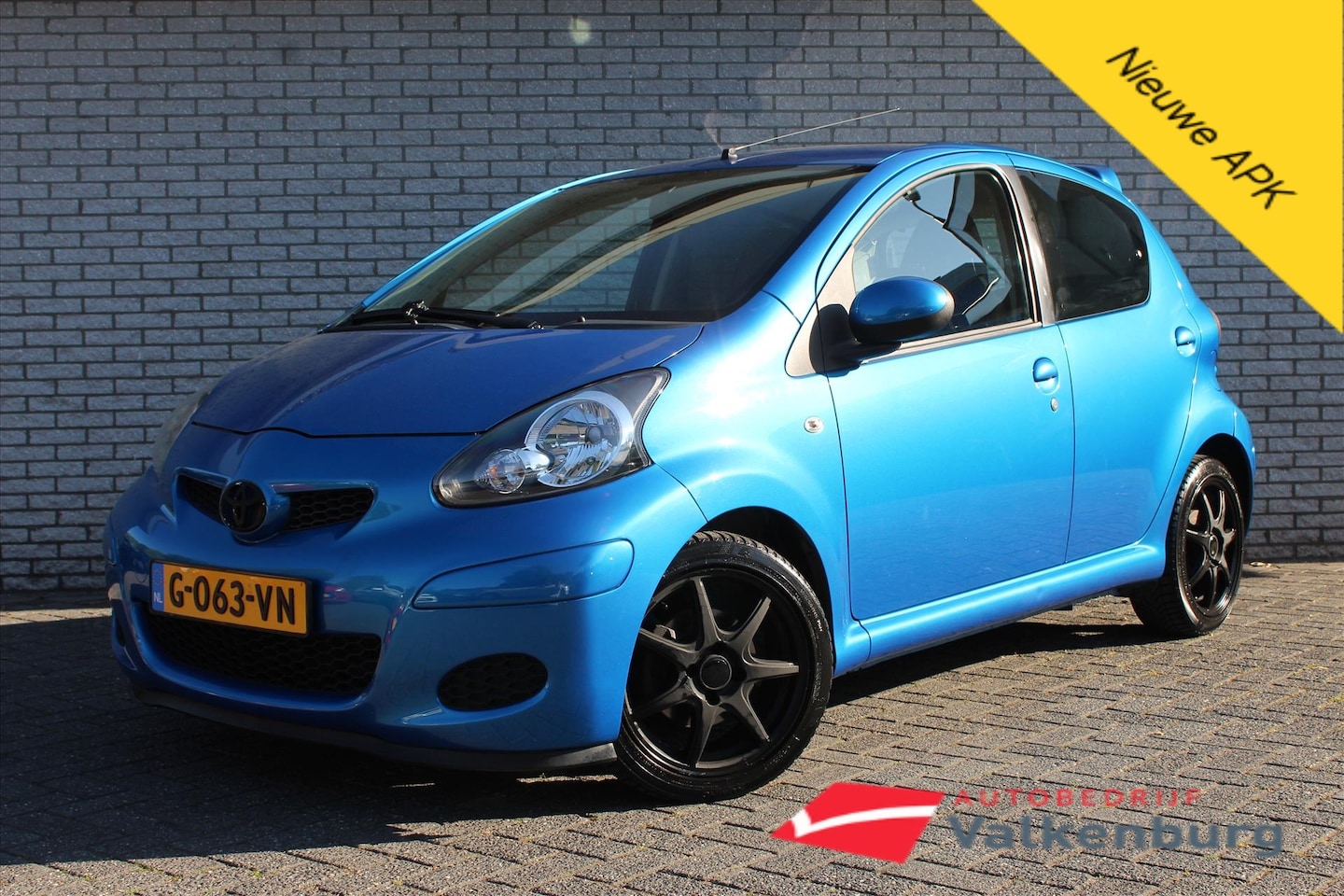 Toyota Aygo - 1.0 12V VVT-I 5DRS Dynamic Blue | Camera | Cruise | Airco | Elektrische ramen | LMV | Spoi - AutoWereld.nl