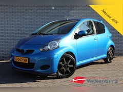 Toyota Aygo - 1.0 12V VVT-I 5DRS Dynamic Blue | Camera | Cruise | Airco | Elektrische ramen | LMV | Spoi