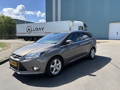 Ford Focus Wagon - 1.6i EcoBoost Titanium 6-Bak 150 PK. Prachtige en zeer fijn rijdende auto van de tweede ei