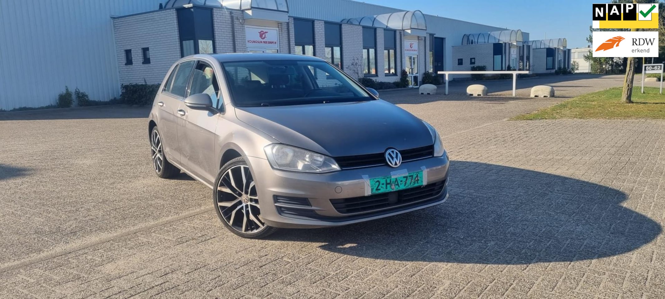 Volkswagen Golf - 1.6 TDI Business Edition 1.6 TDI Business Edition - AutoWereld.nl