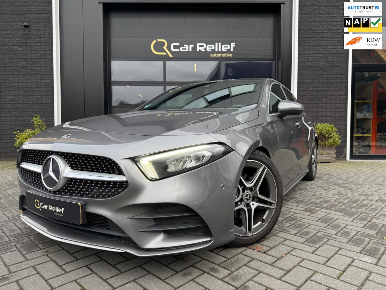Mercedes-Benz A-klasse - 180 Business Solution AMG 180 Business Solution AMG, Panoramadak, Apple CarPlay, Lederen bekleding, Parkeercamera, S - AutoWereld.nl