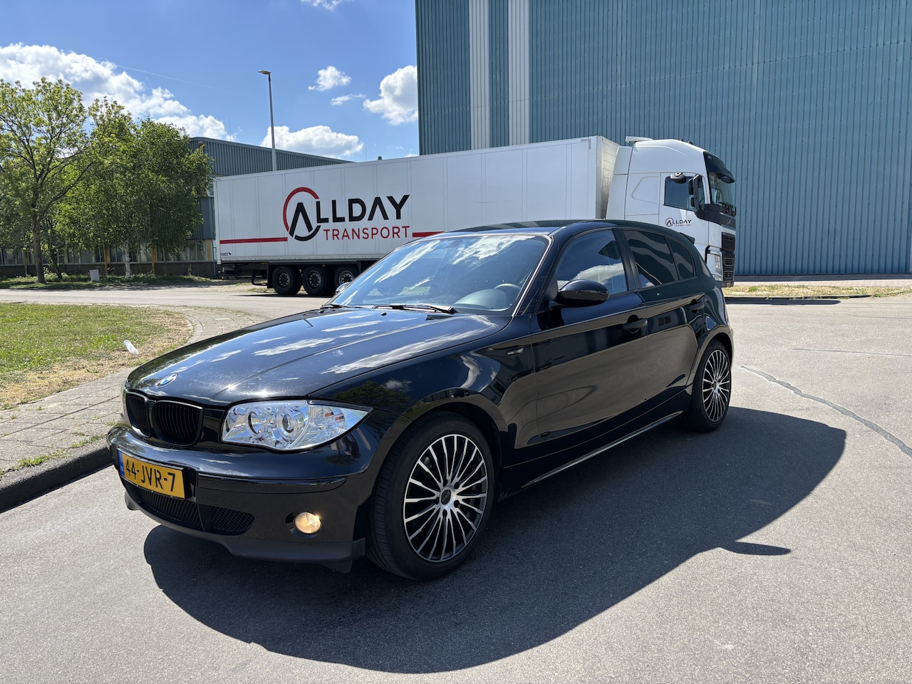 BMW 1-serie - 116i Business Line 5-Deurs 6-Bak 116 PK. Zeer fijn rijdende auto !!! Ketting net vervangen - AutoWereld.nl