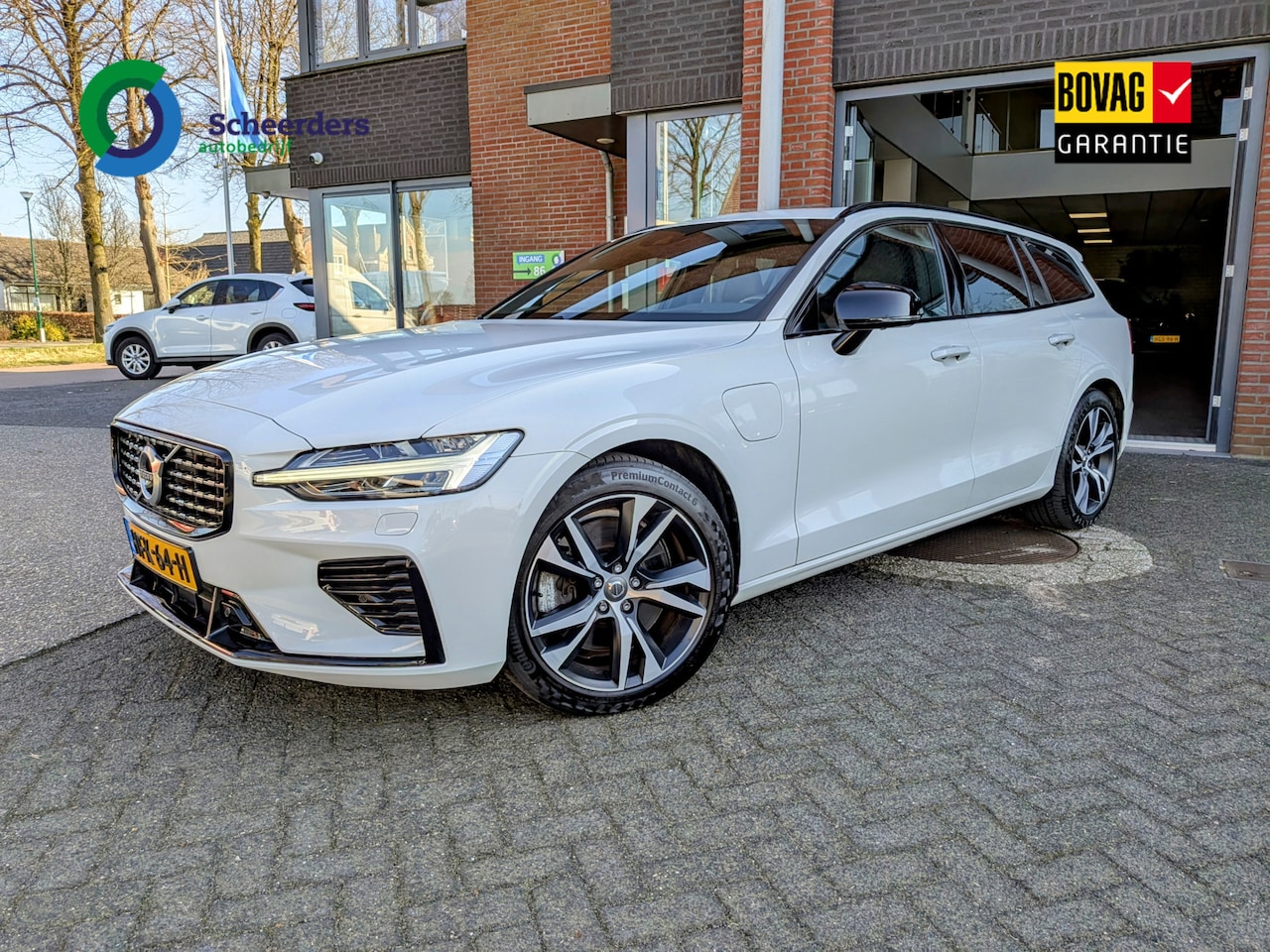 Volvo V60 - 2.0 T8 Recharge AWD R-Design 2.0 T8 Recharge AWD R-Design, Four-C,Pano,HarmanKardon, Adaptive cruise,HUD. - AutoWereld.nl
