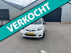 Toyota Aygo - 1.0-12V Cool - LAGE KILOMETERS NAP - AIRCO - GOED ONDERHOUDEN