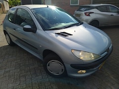 Peugeot 206 - 1.4 Gentry