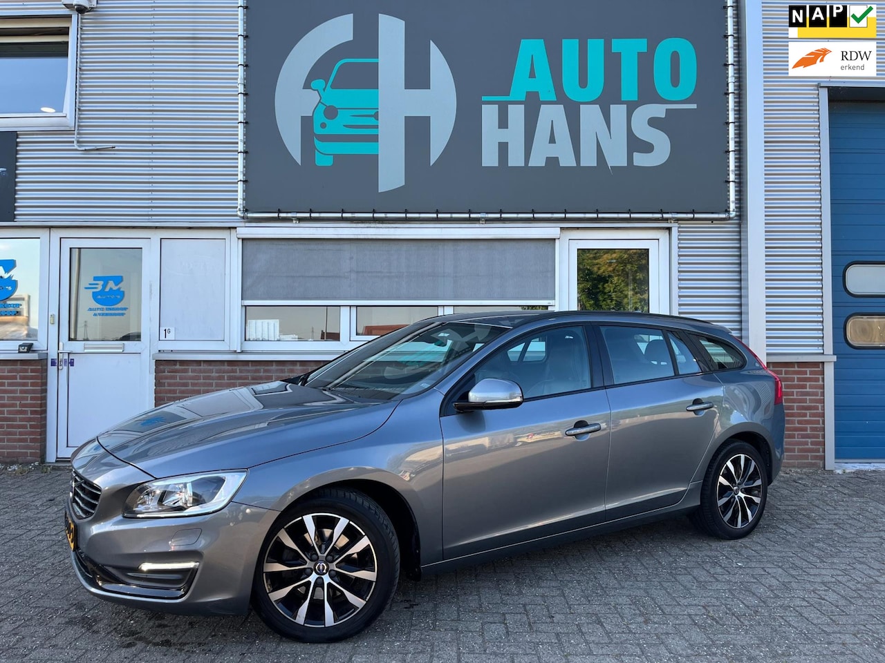 Volvo V60 - 1.5 T3 Polar+ Dynamic | orig. NL | leder | trekhaak - AutoWereld.nl