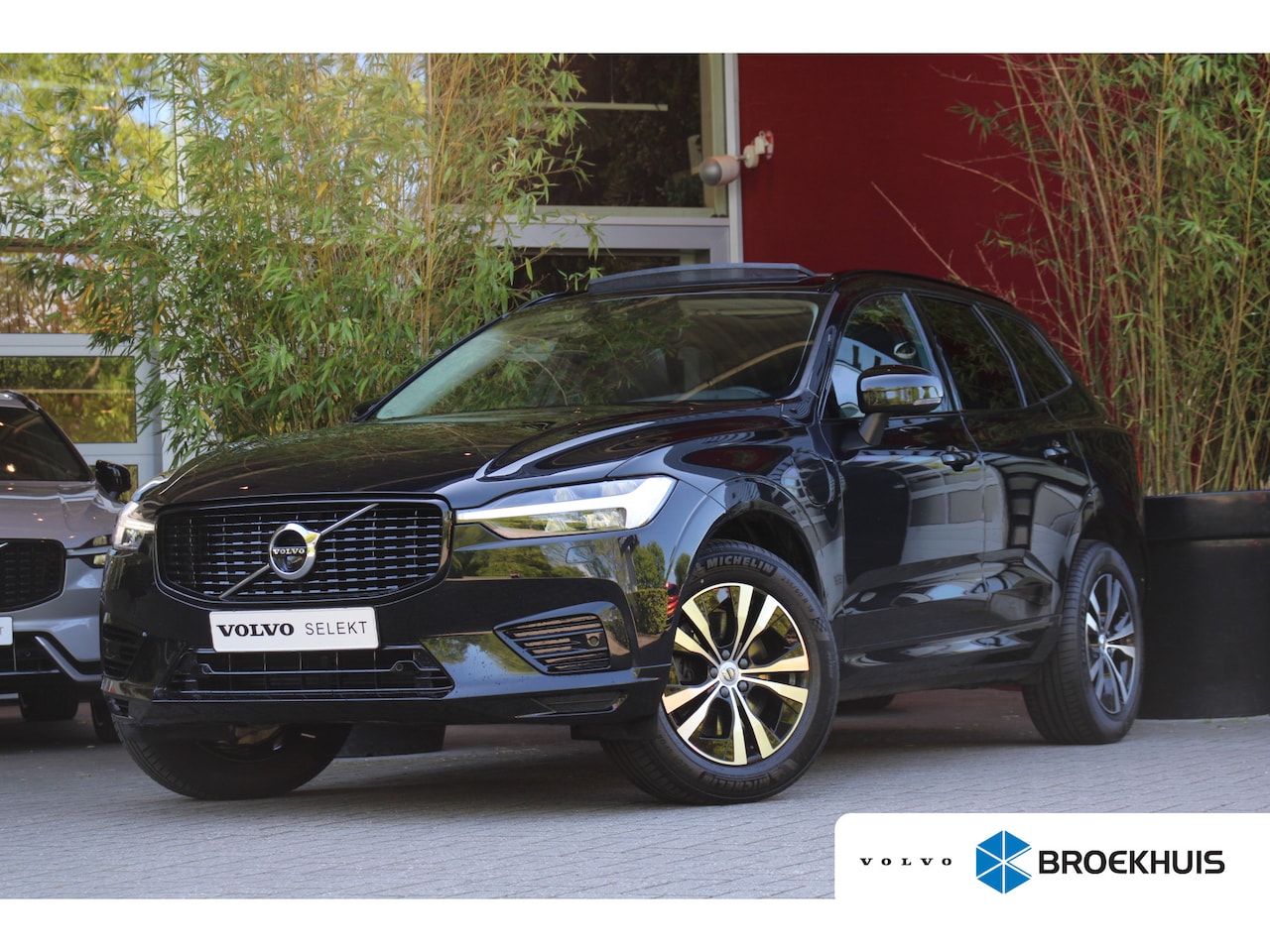 Volvo XC60 - 2.0 Recharge T8 AWD R-Design | Panoramadak | Adaptive Cruise | BLIS | Stuur/stoelverwarmin - AutoWereld.nl