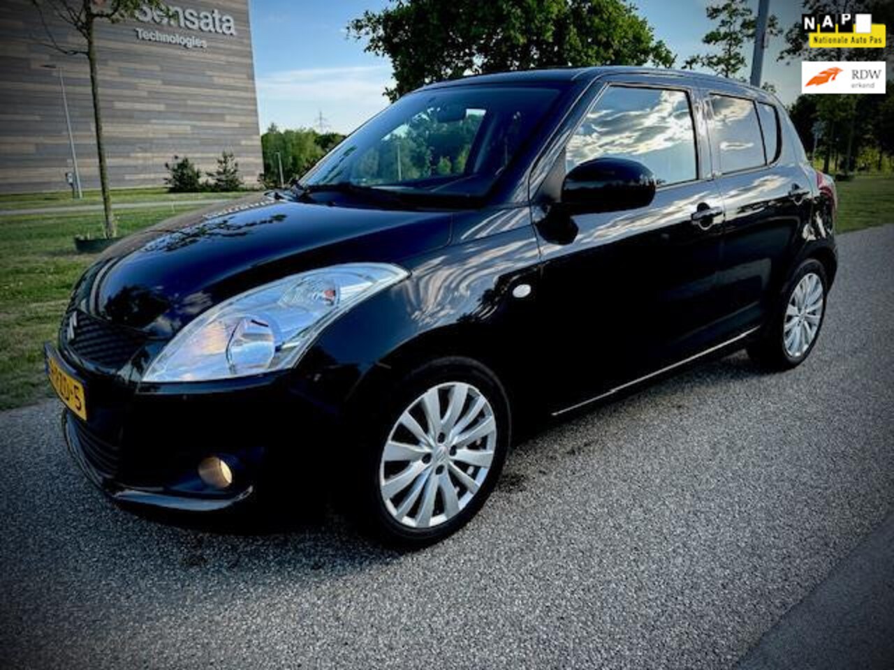 Suzuki Swift - 1.2 Exclusive EASSS 1.2 Exclusive EASSS, VOLLE UITVOERING! KEYLESS, CLIMA, STOELVERWARMING, CRUISE CONTROL, ET - AutoWereld.nl