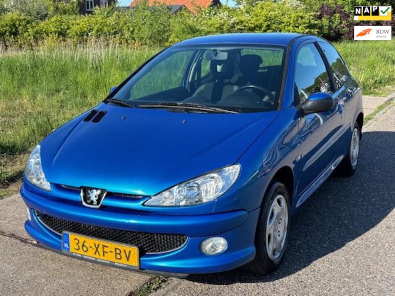 Peugeot 206 - 1.4 Air-line 3 Stuurbekrachtiging LMV 14" Audio/CD Electr pakket dealeronderhoud NW APK! - AutoWereld.nl