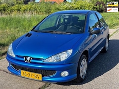 Peugeot 206 - 1.4 Air-line 3-Deurs Stuurbekrachtiging Airco LMV 14" Audio/CD Electr.pakket Colorpakket D