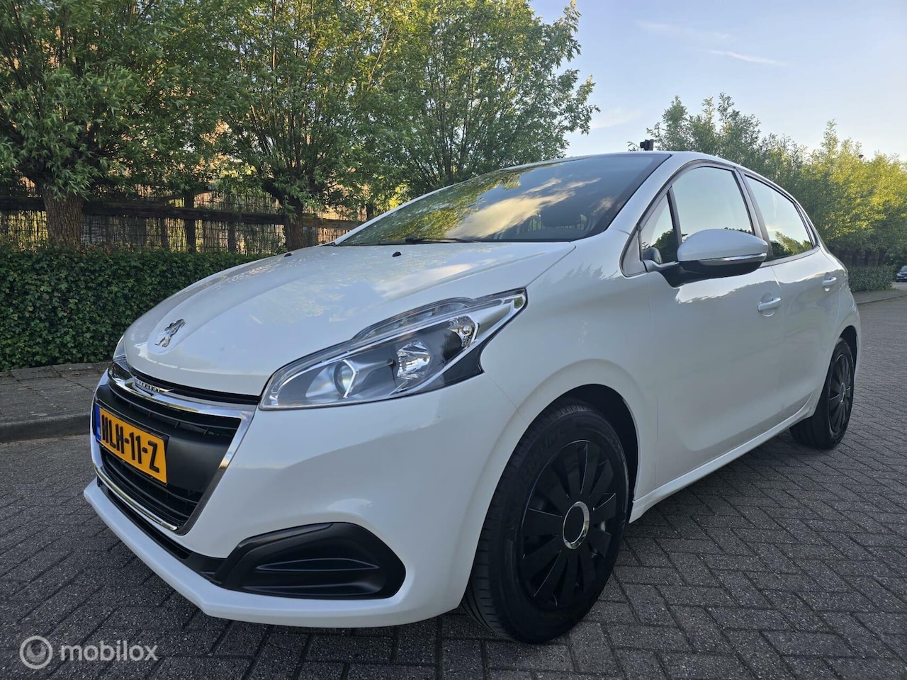 Peugeot 208 - 1.2 PureTech Allure 1.2 PureTech Allure Nieuwe APK - AutoWereld.nl