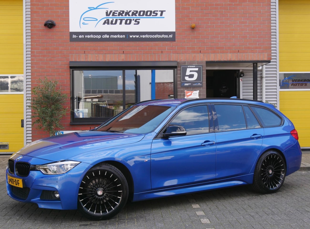 BMW 3-serie Touring - 318d m-sport. stoelverwarming. navi. zeer mooi - AutoWereld.nl
