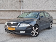 Skoda Octavia - 2.0 FSI Elegance | Navi | Stoelverwarming | Airco | Nap Interesse? Bel: 0642062052