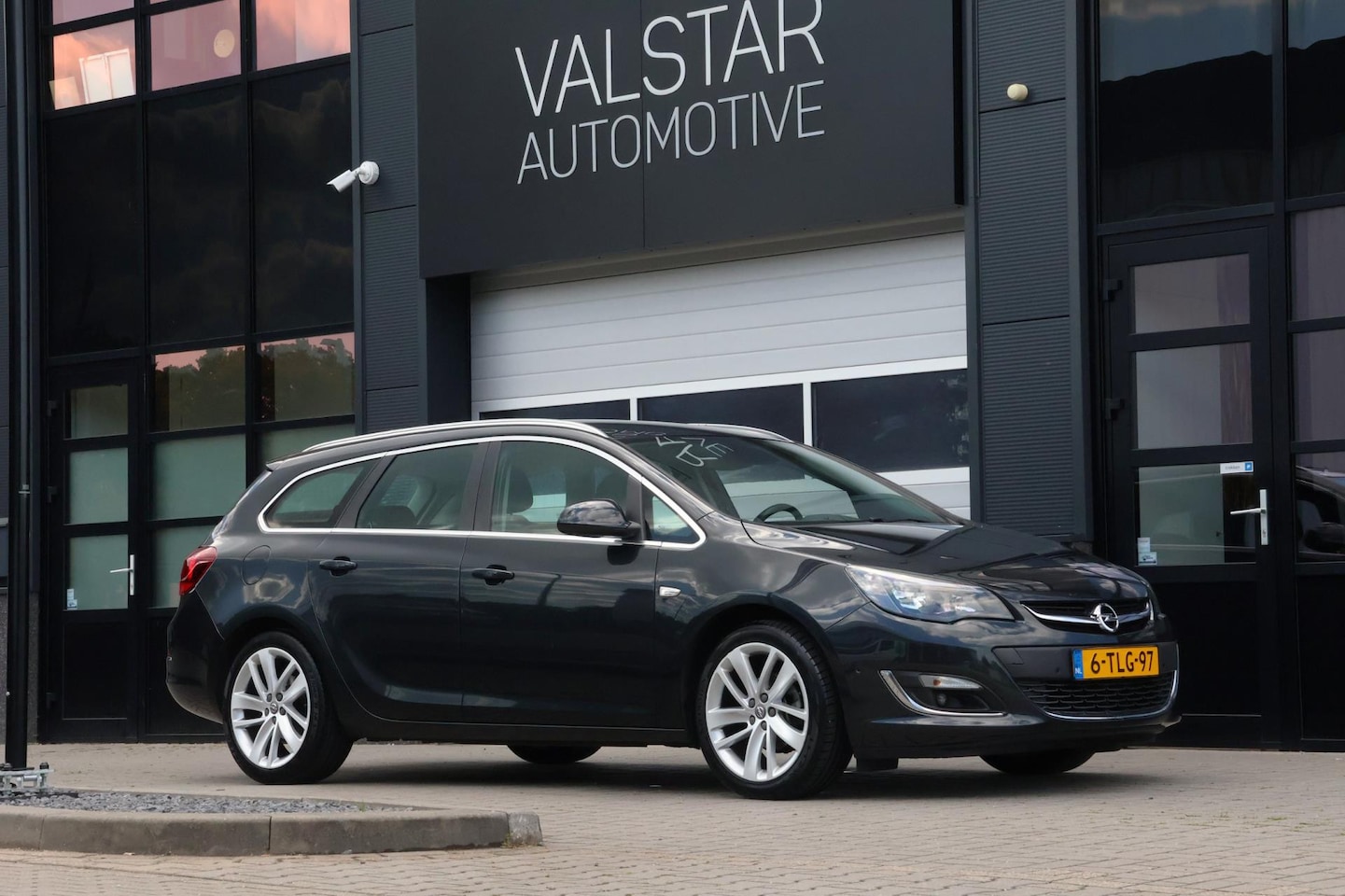 Opel Astra Sports Tourer - 1.4 Turbo Cosmo | Trekhaak | Camera | keurige auto! - AutoWereld.nl