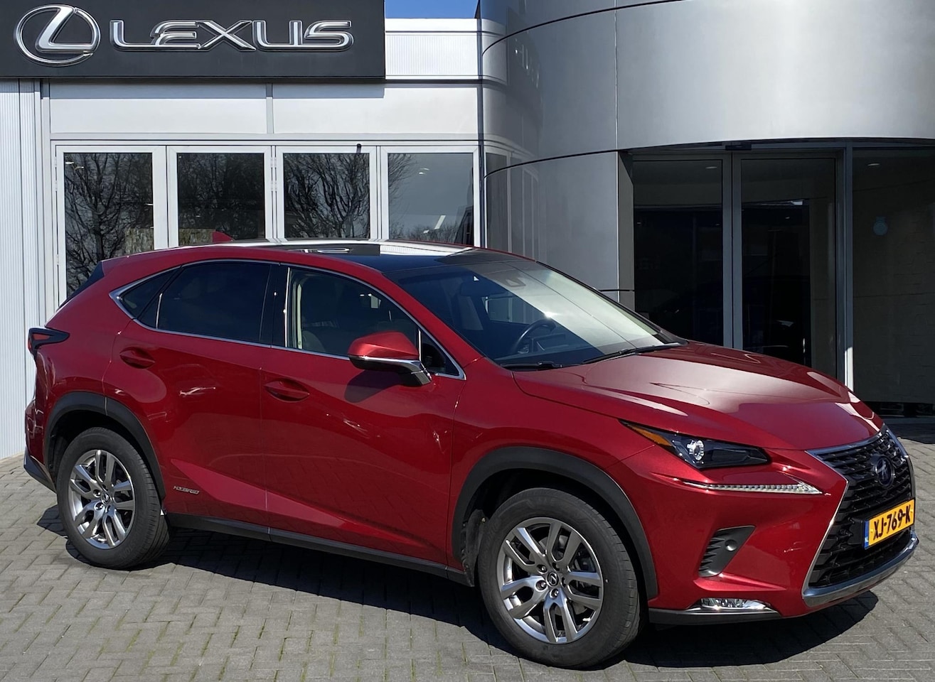 Lexus NX - 300h AWD Luxury Line NL-AUTO PANODAK STUURVERW STOELVERW EL-ACHTERKLEP CARPLAY - AutoWereld.nl