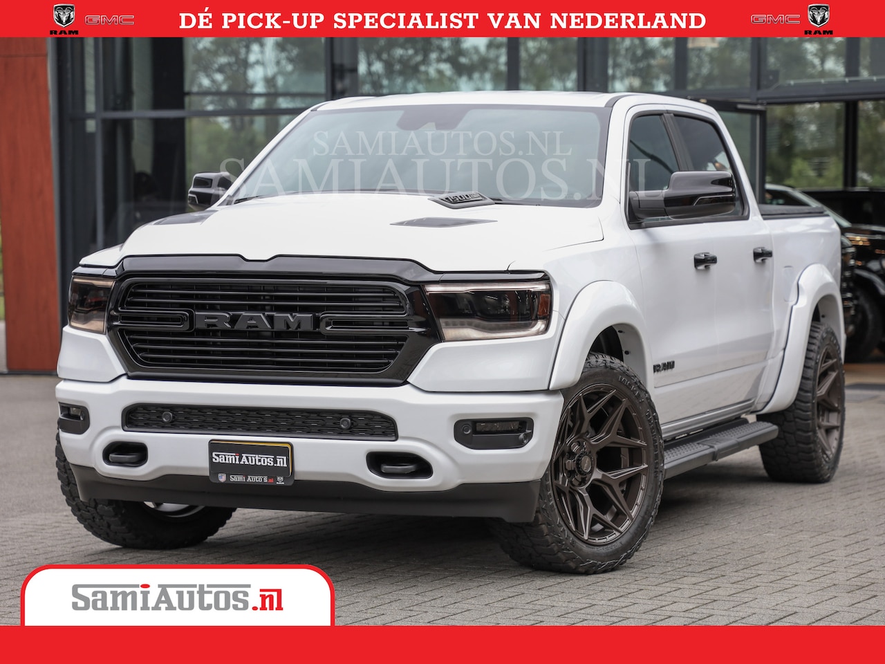 Dodge Ram 1500 - Laramie Night | V8 5,7 402HP | Krachtige Hemi | Comfortabele Dubbele Cabine met Royale 5 Z - AutoWereld.nl