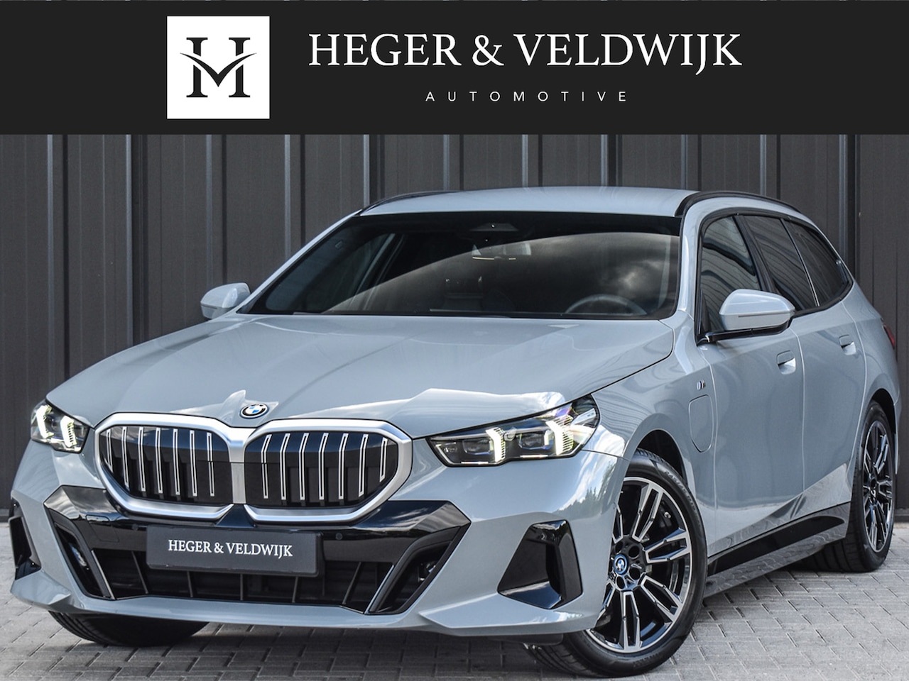 BMW 5-serie Touring - 530e xDrive M Sport | DRIVING ASS. PLUS | HARMAN KARDON | ELEKTR. TREKHAAK | AMBIANCE VERL - AutoWereld.nl