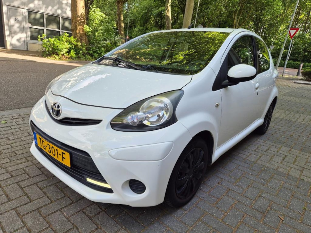 Toyota Aygo - 1.0 VVT-i Aspiration 1.0 VVT-i Aspiration,5Drs,Navi,Led,Airco!! - AutoWereld.nl