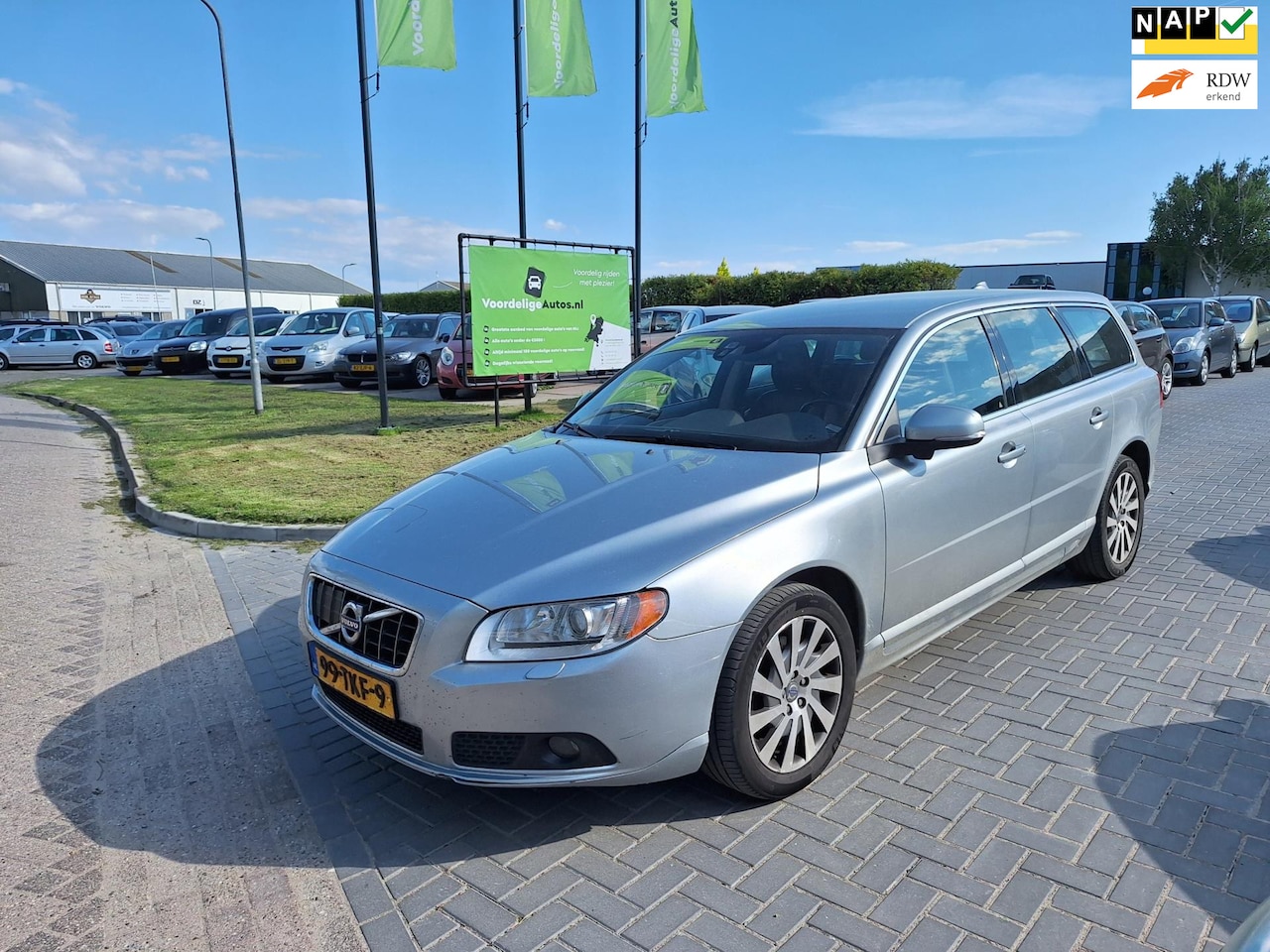 Volvo V70 - 2.0 D3 Limited Edition / Nette auto / APK december 2025 - AutoWereld.nl