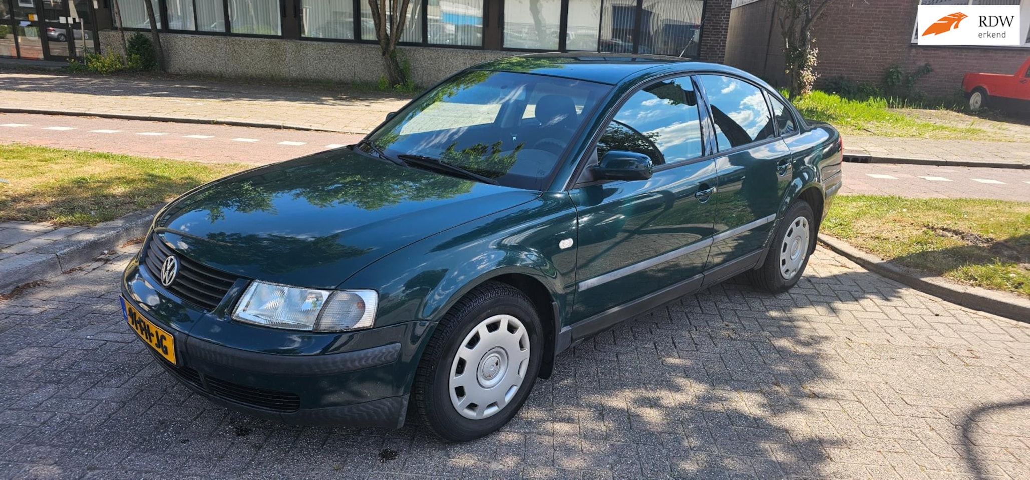 Volkswagen Passat - 1.6 Comfortline clima apk - AutoWereld.nl