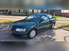Volkswagen Passat - 1.6 Comfortline clima apk