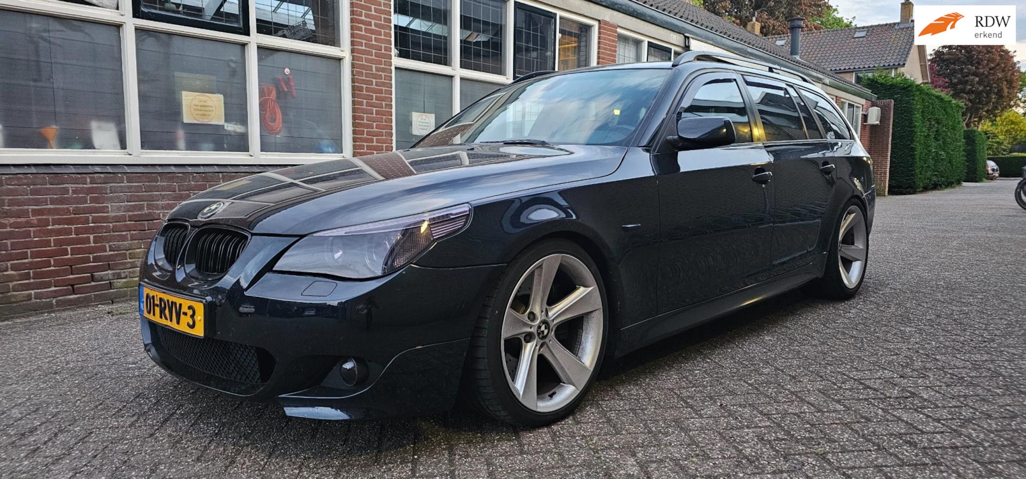 BMW 5-serie Touring - 530d getuned 330pk voll M pakket - AutoWereld.nl