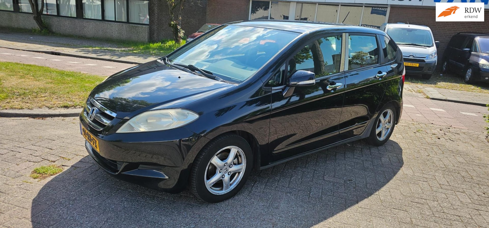 Honda FR-V - 2.0i Comfort 6pers jaar apk - AutoWereld.nl