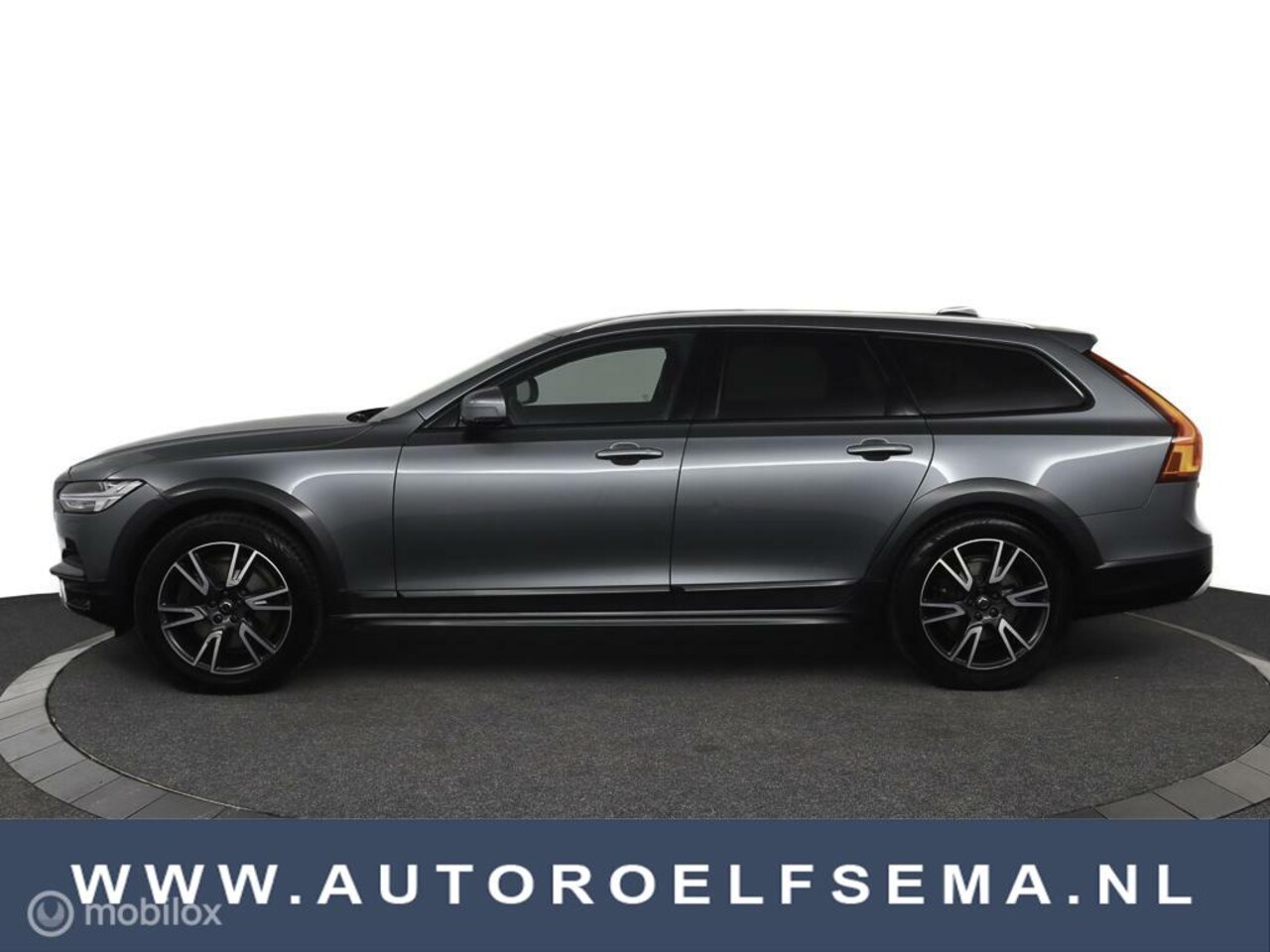 Volvo V90 Cross Country - 2.0 D5 AWD Pro| Trekhaak| Blis | leer - AutoWereld.nl