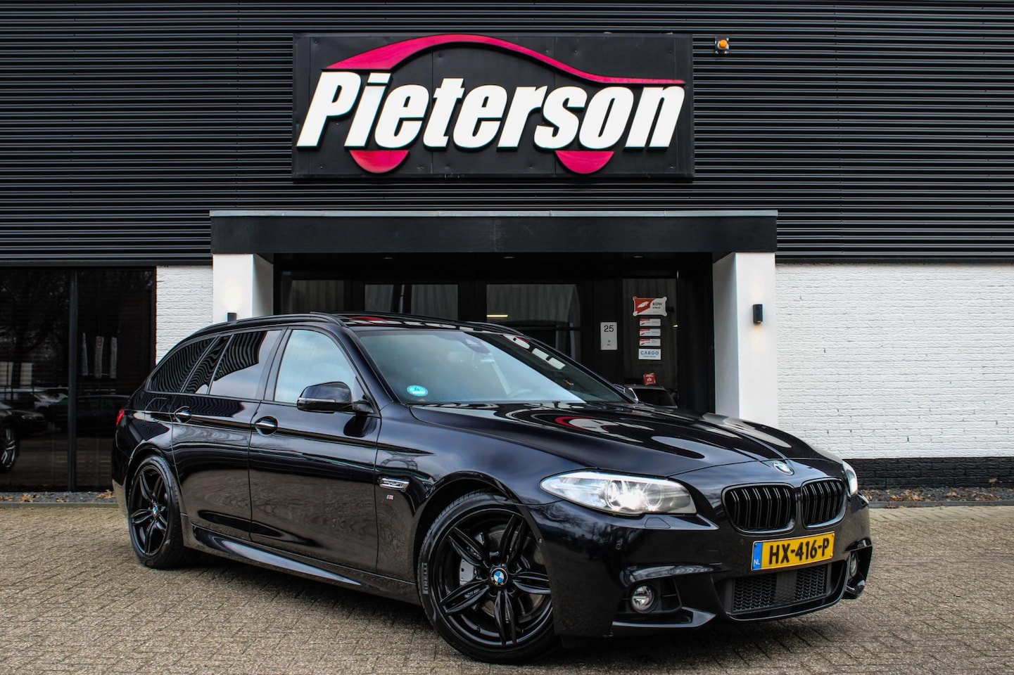 BMW 5-serie Touring - 528i M-Pakket NAP PANO HUD 360 DEALER OH - AutoWereld.nl