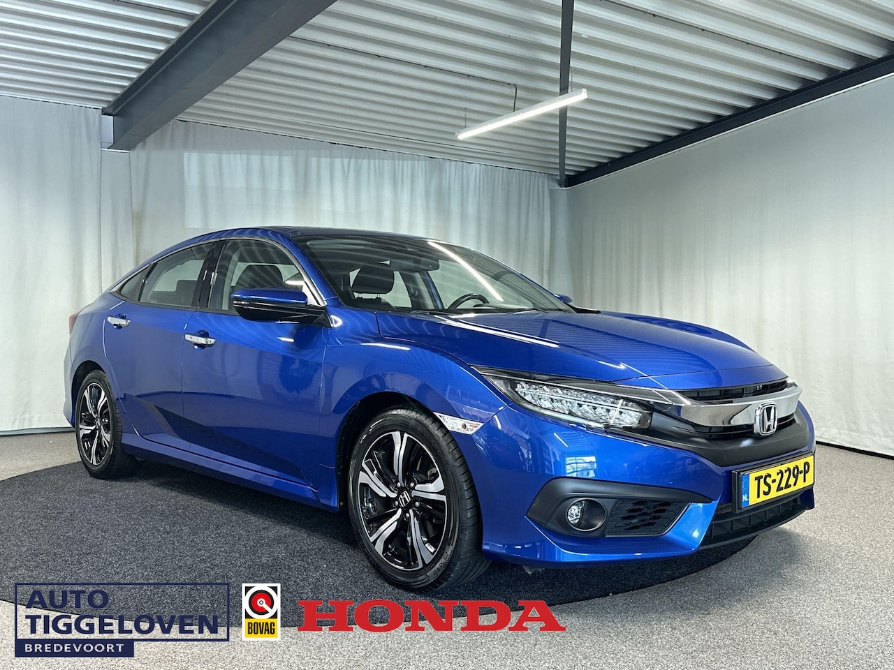 Honda Civic - 1.5 i-VTEC Executive Automaat | Leder | Schuifdak - AutoWereld.nl