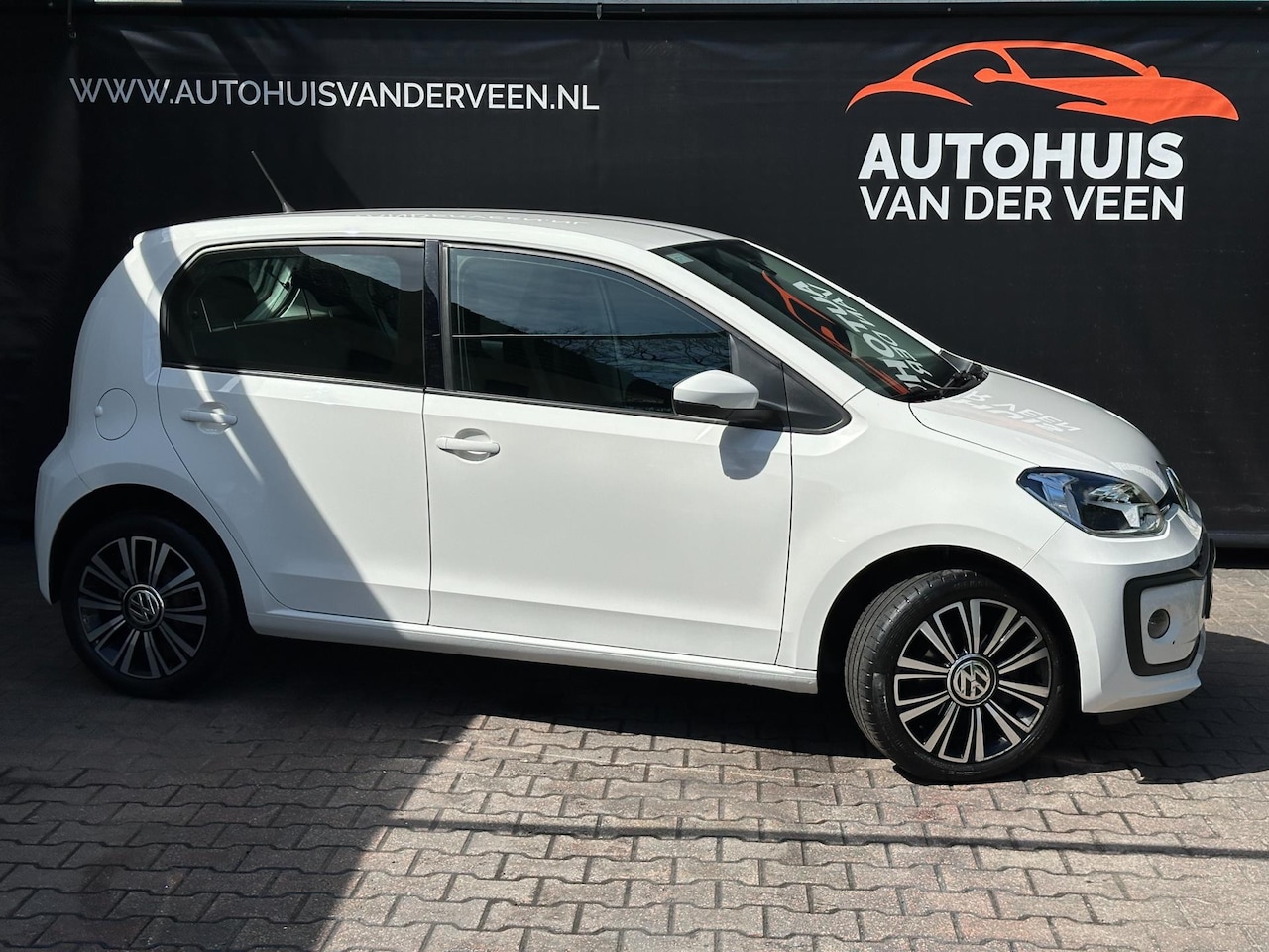 Volkswagen Up! - 1.0 BMT High Up! Cruise/PDC/Clima/Camera/Soundsystem, Etc! - AutoWereld.nl