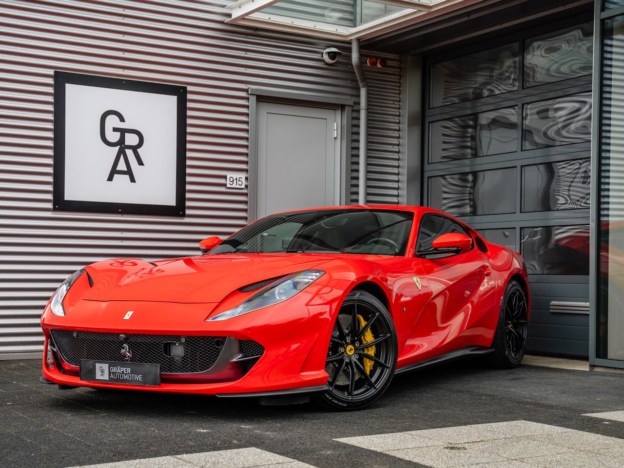 Ferrari 812 Superfast - 6.5 V12 | KUIPSTOELEN | BTW AUTO - AutoWereld.nl