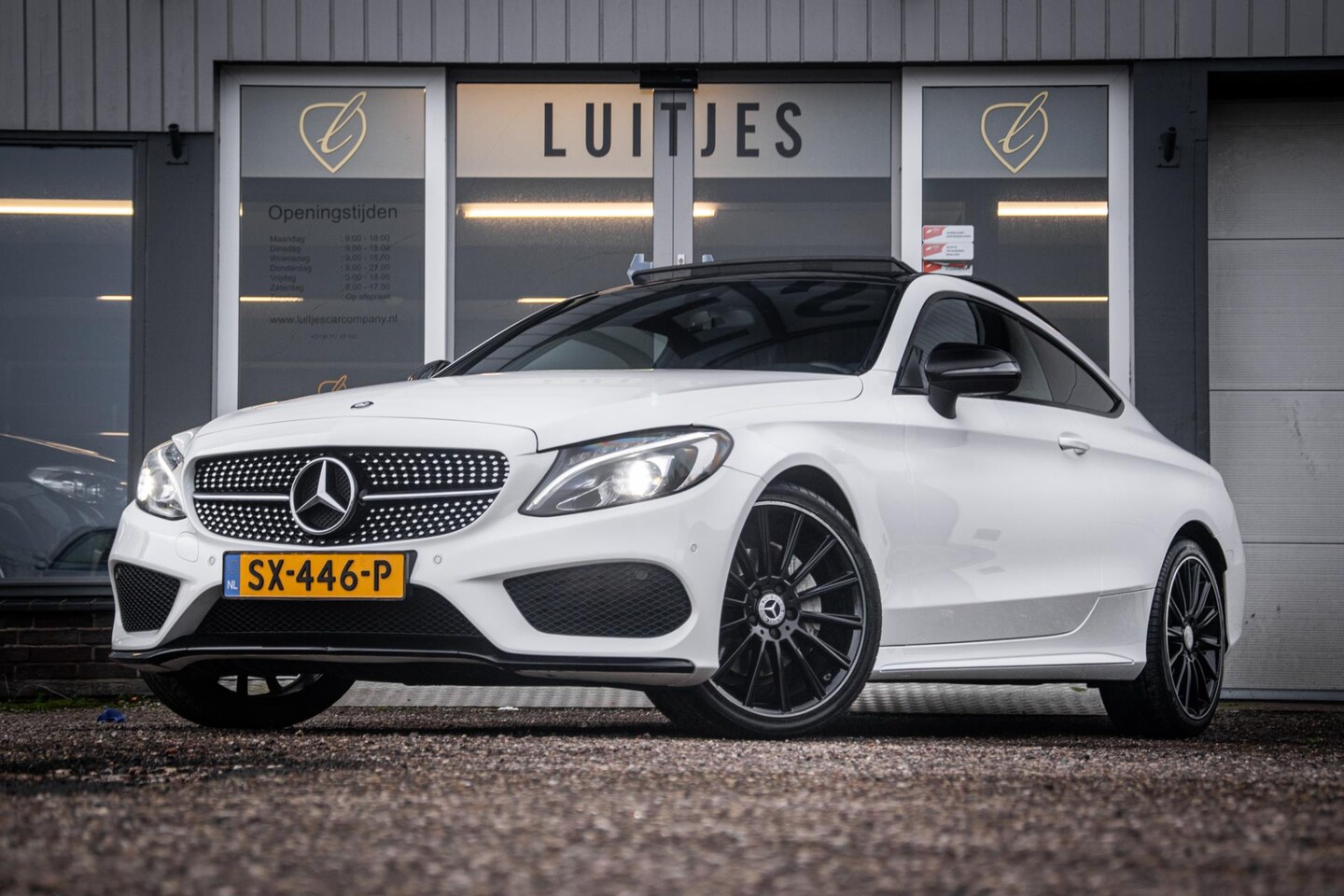 Mercedes-Benz C-klasse Coupé - 200 AMG 184pk Pano-dak I Carplay I Dealer-ond. I Topconditie. - AutoWereld.nl