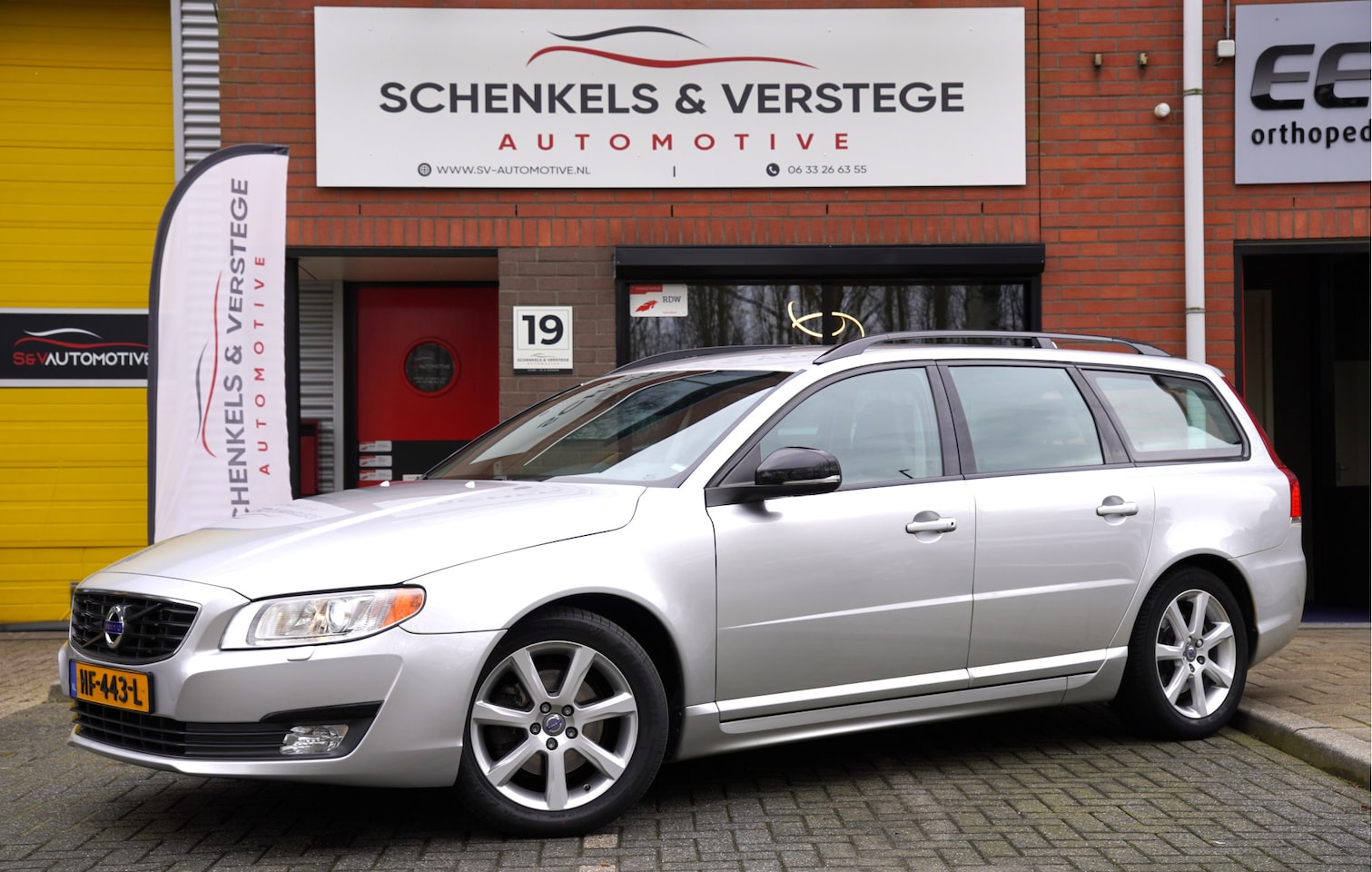 Volvo V70 - 2.0 T4 Dynamic Edition 1e eigenaar / Geheel dealer onderhouden. - AutoWereld.nl