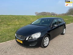 Volvo V60 - 2.0T Kinetic navi parkeersensoren lm velgen