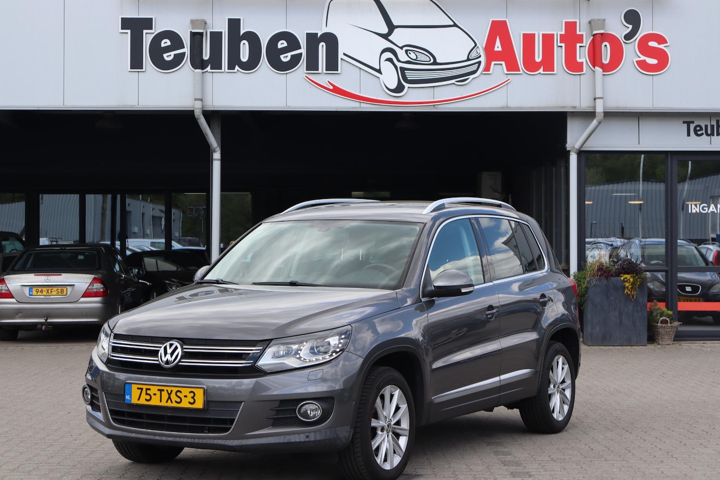Volkswagen Tiguan - 1.4 TSI Sport&Style Navigatie, Climate control, Trekhaak, Stoelverwarming, Cruise control - AutoWereld.nl