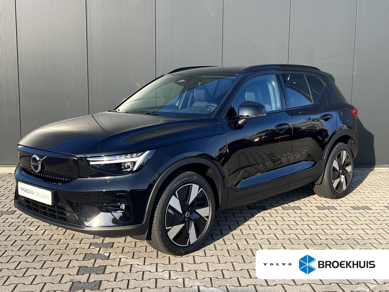 Volvo EX40 - Single Motor Extended Range Plus 82 kWh | | Achteruitrijcamera | Apple carplay | Audio ins - AutoWereld.nl
