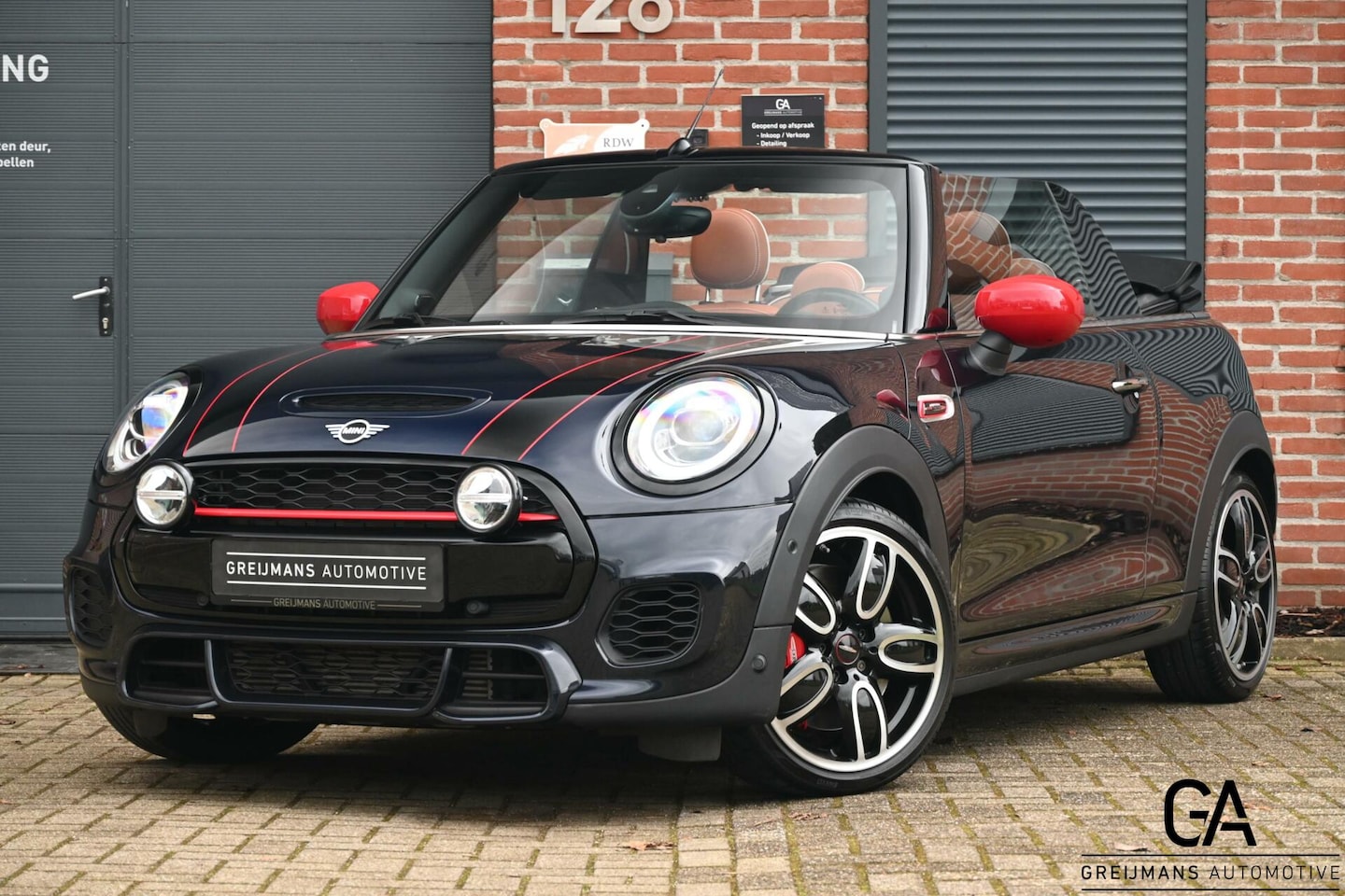 MINI Cabrio - 2.0 JCW|UITLAAT+KLEP|ACC|CARPLAY|KEYLESS|CHESTER LEDER|CABRIO - AutoWereld.nl